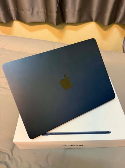 Apple macbook Air 13 M4 Chip 10c CPU10C GPU 16GB 512GB