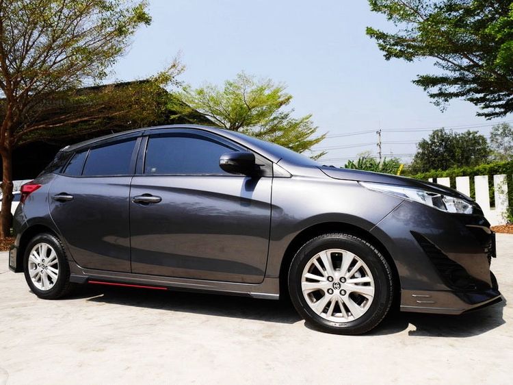 Toyota Yaris 2018 1.2 E Sedan เบนซิน ไม่ติดแก๊ส เกียร์อัตโนมัติ เทา รูปที่ 2