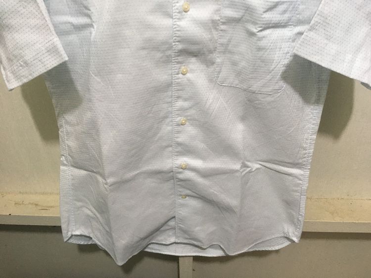 เสื้อเชิ้ตแขนสั้น แบรนด์ uniqlo สีขาวจุดฟ้า รูปที่ 4