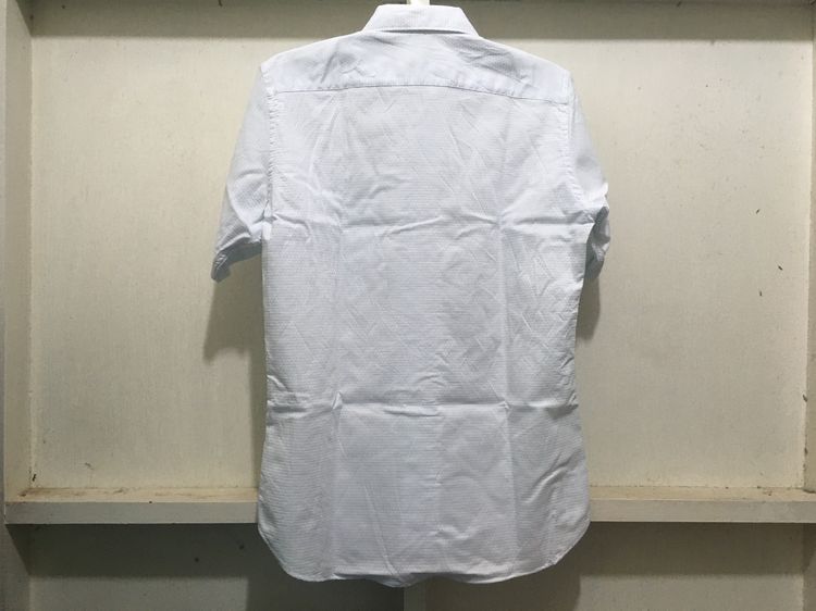 เสื้อเชิ้ตแขนสั้น แบรนด์ uniqlo สีขาวจุดฟ้า รูปที่ 2