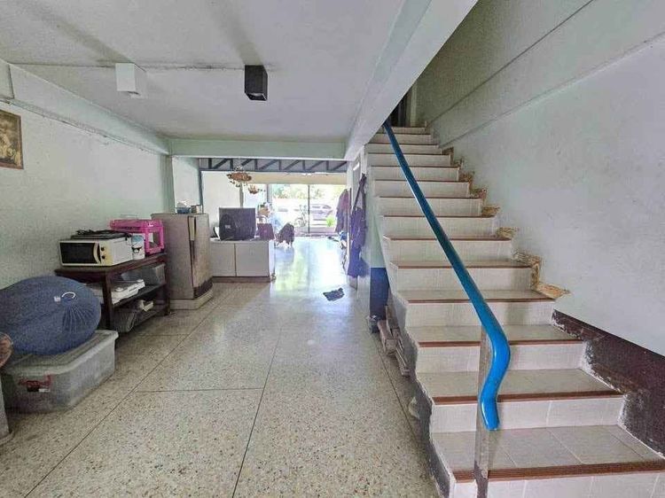 ขายอาคารพาณิชย์ 2 ชั้นครึ่ง ตึกสวย ทำเลดี อ.ศรีราชา รูปที่ 4