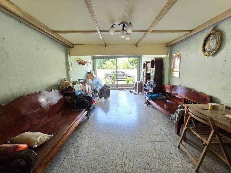 ขายอาคารพาณิชย์ 2 ชั้นครึ่ง ตึกสวย ทำเลดี อ.ศรีราชา รูปที่ 3