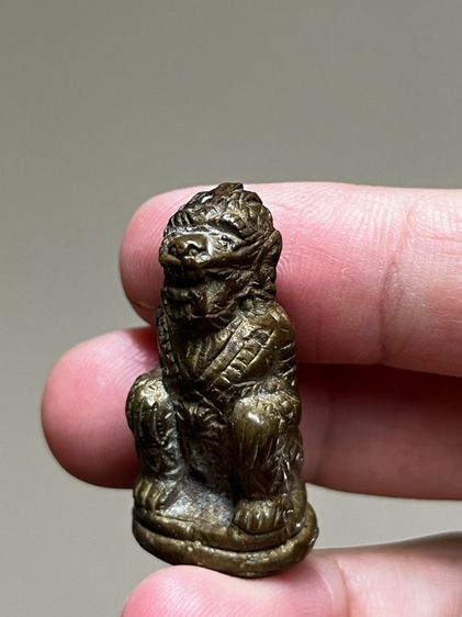 หนุมานหล่อเก่า