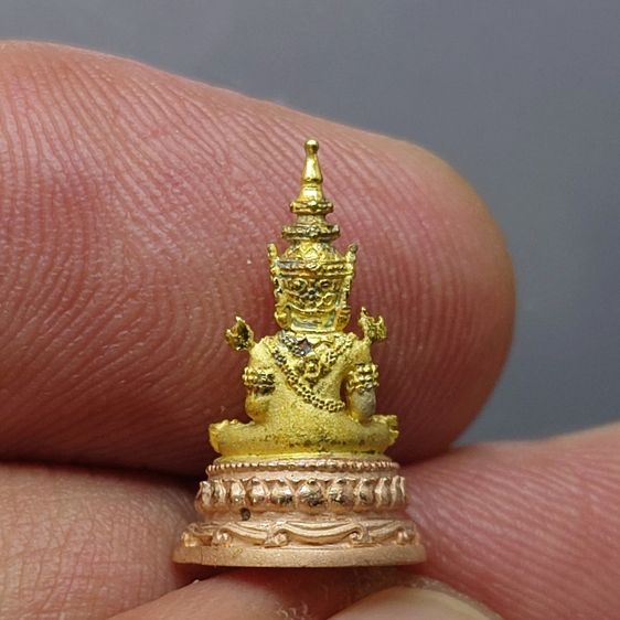 พระพุทธมหามณีรัตนปฏิมากร (พระแก้วมรกต) จำลอง ทรงเครื่องฤดูร้อน เนื้อเงินสามกษัตริย์ ขนาดสูง 1.7 เซน ฉลองสิริราชสมบัติ ครบ 60 ปี ในหลวง รัชกา รูปที่ 4