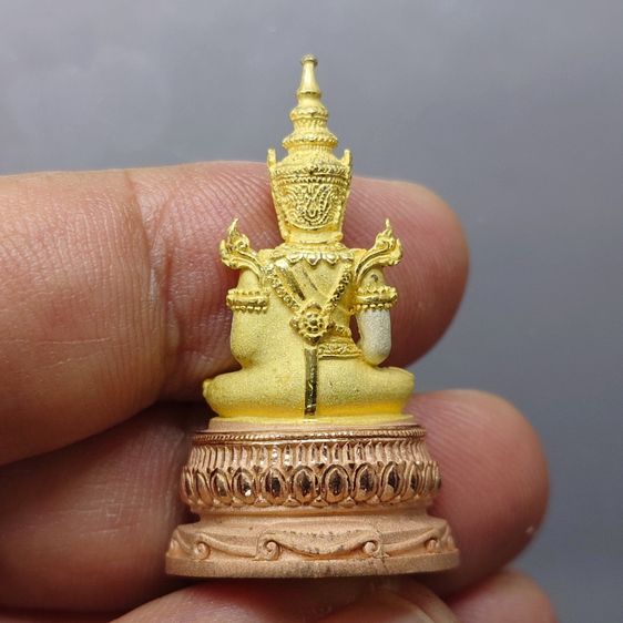 พระพุทธมหามณีรัตนปฏิมากร (พระแก้วมรกต) จำลอง ทรงเครื่องฤดูร้อน เนื้อเงินสามกษัตริย์ ฉลองสิริราชสมบัติ ครบ 60 ปี ในหลวง รัชกาลที่9 พ.ศ.2550 รูปที่ 4