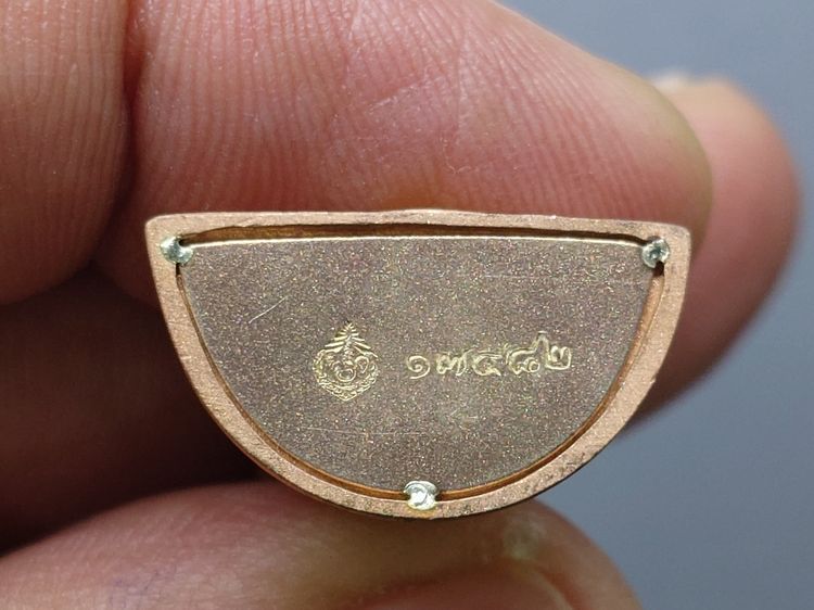 พระพุทธมหามณีรัตนปฏิมากร (พระแก้วมรกต) จำลอง ทรงเครื่องฤดูร้อน เนื้อเงินสามกษัตริย์ ฉลองสิริราชสมบัติ ครบ 60 ปี ในหลวง รัชกาลที่9 พ.ศ.2550 รูปที่ 6