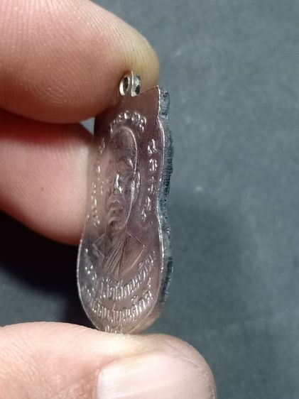 เหรียญหลวงพ่อทวดวัดช้างไห้ รุ่นเลื่อนสมณศักดิ์ 08 ไม่ผ่าปาก ชุบนิกเกิ้ล พระบ้านน่าบูชา รูปที่ 3