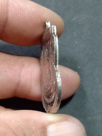 เหรียญหลวงพ่อทวดวัดช้างไห้ รุ่นเลื่อนสมณศักดิ์ 08 ไม่ผ่าปาก ชุบนิกเกิ้ล พระบ้านน่าบูชา รูปที่ 4