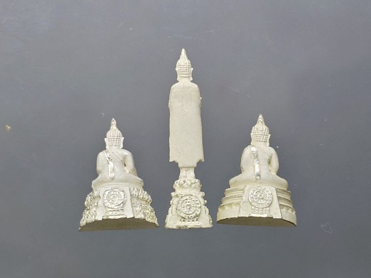 ชุดพระสามพี่น้อง เนื้อเงิน 99.99 "พระพุทธโสธร พระบ้านแหลม พระวัดไร่ขิง พ.ศ.2539 พร้อมกล่องเดิม จัดสร้างน้อย รูปที่ 4