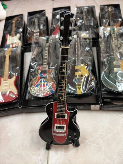 โมเดลกีตาร์ รูปที่ 2