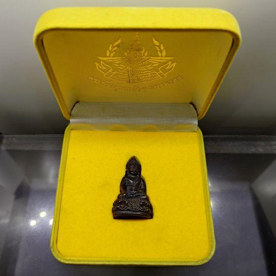 พระกริ่งคุ้มเกล้า (กริ่งศิรากาศ หน้าจีน ก้นถ้วย) เนื้อนวะโลหะ หายาก พ.ศ.2524 พร้อมตลับ หายาก