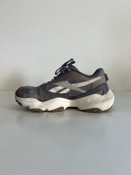 รองเท้า Umbro สีเทา ไซส์ 43  ยาว 28 cm 