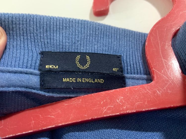 เสื้อโปโล FRED PERRY made in England แท้ 💯 size 101 40 ขนาดอก 20 ยาว 27.5 นิ้ว สภาพดี ทรงสวย เนื้อผ้าดีมาก หายากน่าสะสมครับ รูปที่ 3