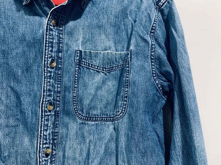 เสื้อเชิ้ตยีนส์ LL BEAN แท้ 💯 size อก 22 ยาว 28 สภาพสวยมาก ผ้ายีนส์ไม่หนาสีเฟดสวย ดีเทลดี ทรงสวย เนื้อผ้าดีมาก หายากน่าสะสมครับ รูปที่ 2