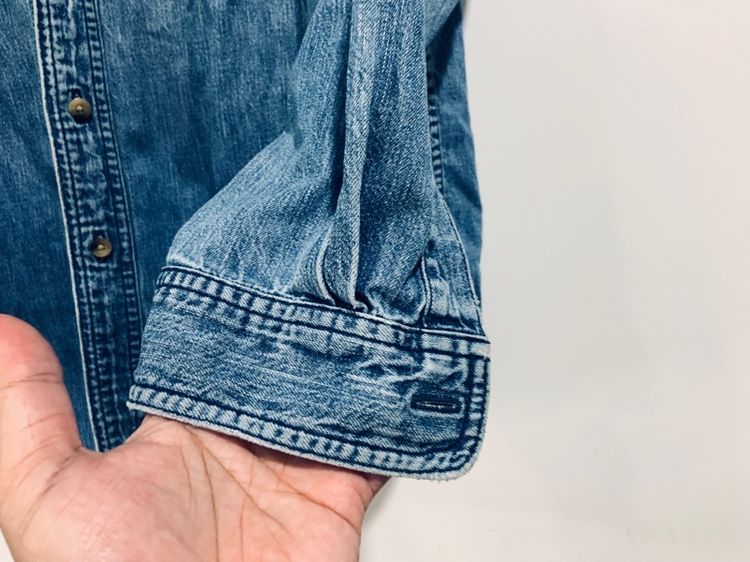 เสื้อเชิ้ตยีนส์ LL BEAN แท้ 💯 size อก 22 ยาว 28 สภาพสวยมาก ผ้ายีนส์ไม่หนาสีเฟดสวย ดีเทลดี ทรงสวย เนื้อผ้าดีมาก หายากน่าสะสมครับ รูปที่ 3