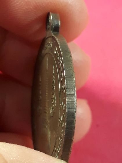 เหรียญกลมใหญ่ พ่อท่านคล้าย วัดสวนขัน ออกวัดพระธาตุน้อย ปี 2505 เนื้อโลหะกะไหล่เงิน บล็อควงเดือน รูปที่ 4