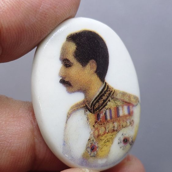 ล็อกเก็ต พระมหาปิยะราช รัชกาลที่ 5 เนื้อกระเบื้อง หลังเงิน หลวงพ่อเกษม เขมโก สุสานไตรลักษณ์ พ.ศ.2535 พร้อมกล่องเดิม รูปที่ 5