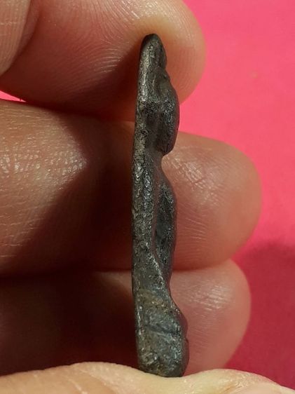 พระร่วงนั่งหลังลิ่ม กรุวัดช้างล้อม จังหวัดสุโขทัย เนื้อชิน รูปที่ 4