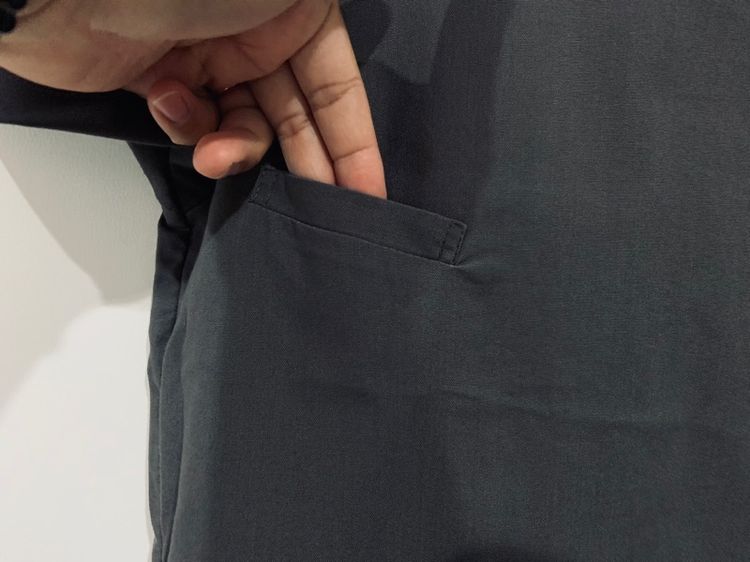 เสื้อคอวี DICKIES แท้ 💯 size M ขนาด อก 21.5 ยาว 27.5 นิ้ว สภาพดีมาก สีเทาเข้ม ดีเทลสวย ลายละเอียดเยอะดี หายากน่าสะสมครับ รูปที่ 4