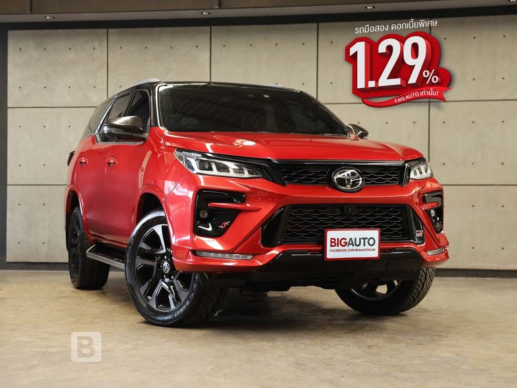 รถ Toyota Fortuner 2.8 GR Sport Black Top 4WD สี แดง