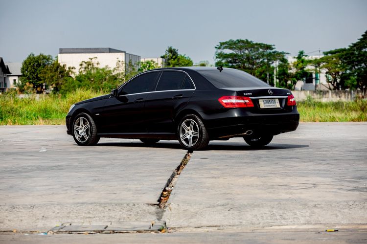 Mercedes-Benz E-Class 2012 E200 Sedan เบนซิน LPG เกียร์อัตโนมัติ ดำ รูปที่ 4