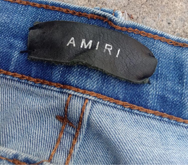 างเกงยีนส์ AMARI made in USA แท้ 💯 size 34 วัดจริง 33-35 ใส่ได้ ยาว 40 ปลายขา 6.8 นิ้ว ผ้ายืดหยุ่นดีมาก สภาพดีมาก ดีเทลสวย เล่นลายประสวย รูปที่ 4