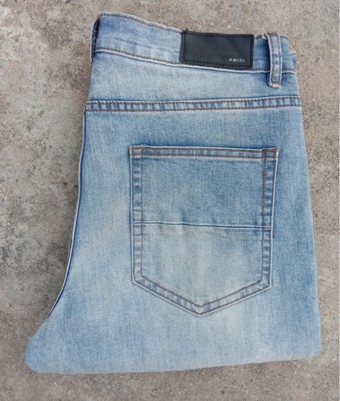 างเกงยีนส์ AMARI made in USA แท้ 💯 size 34 วัดจริง 33-35 ใส่ได้ ยาว 40 ปลายขา 6.8 นิ้ว ผ้ายืดหยุ่นดีมาก สภาพดีมาก ดีเทลสวย เล่นลายประสวย รูปที่ 3