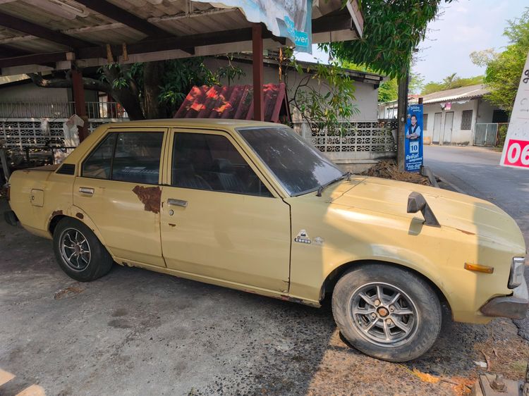 Toyota Corolla 1980 1.3 DXi Sedan เบนซิน ไม่ติดแก๊ส เกียร์ธรรมดา เหลือง