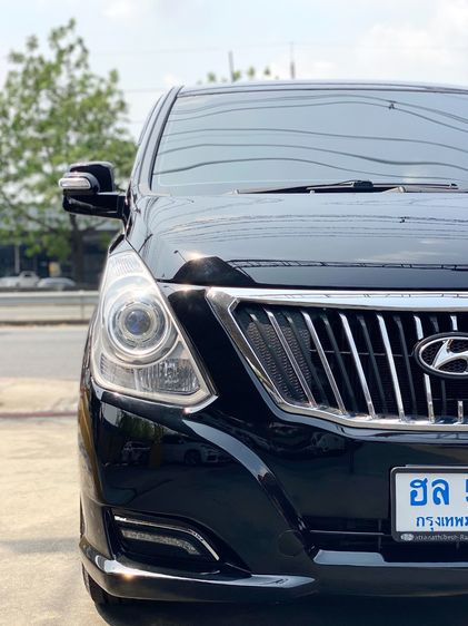 Hyundai H-1  2015 2.5 Deluxe Van ดีเซล ไม่ติดแก๊ส เกียร์อัตโนมัติ ดำ รูปที่ 2