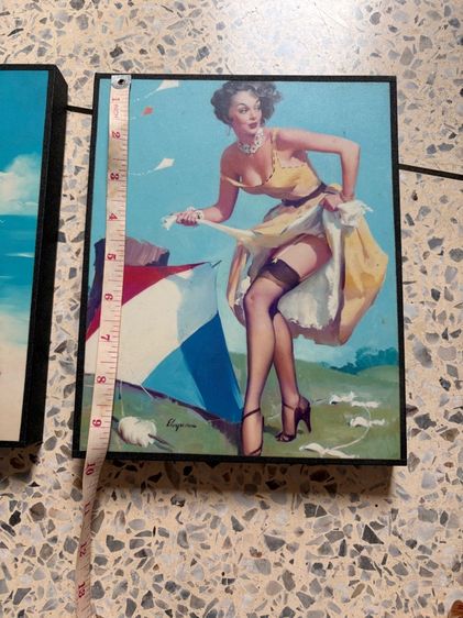 กรอบรูป Pin-Up สไตล์วินเทจ สาวเซ็กซี่ยกกระโปรง สำหรับตกแต่งบ้านและบาร์ รูปที่ 2