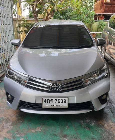รถ Toyota Altis 1.8 V สี บรอนซ์เงิน