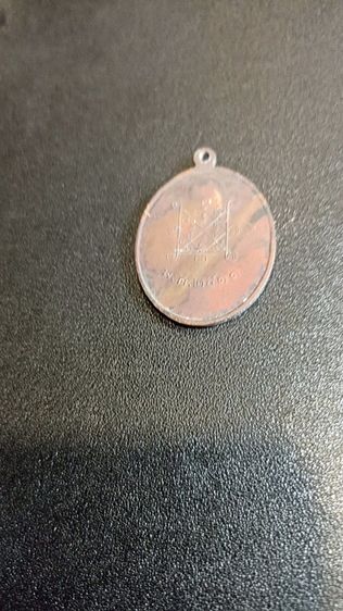 พระสมเด็จทรงเจดีย์เกศทะลุแถมเหรียญปู่โต๊ะ รูปที่ 7