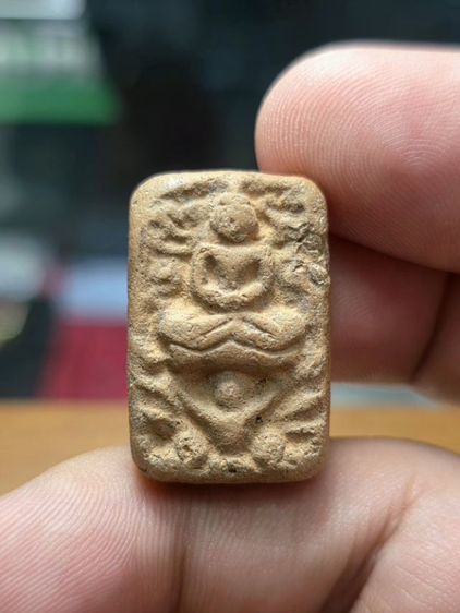 พระหลวงพ่อปาน วัดบางนมโค รุ่นแรก พิมพ์ทรง ครุฑปีกแข็ง (กลางอุล่าง)