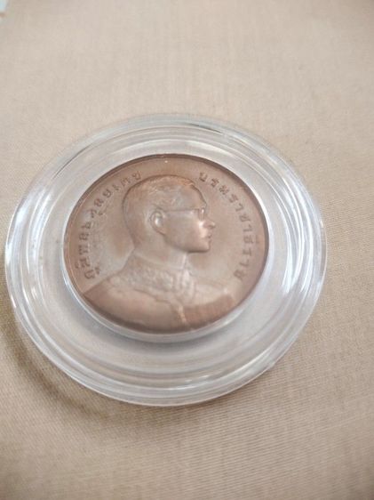 เหรียญที่ระลึก ร.9 หลังพระสยามเทวาธิราช 2540