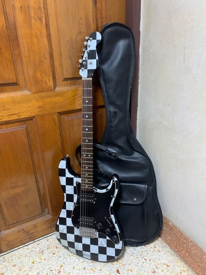 อื่นๆ กีต้าร์ไฟฟ้า กีตาร์ไฟฟ้าสีดำพร้อมซองกระเป๋า