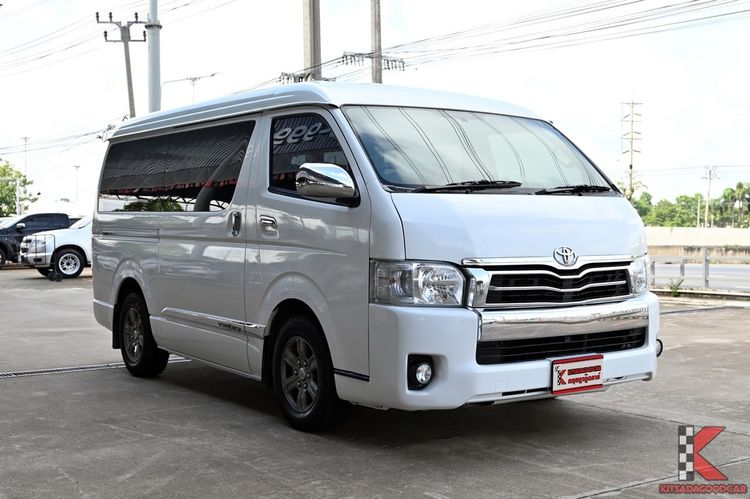 รถ Toyota Ventury 2.7 G สี ขาว