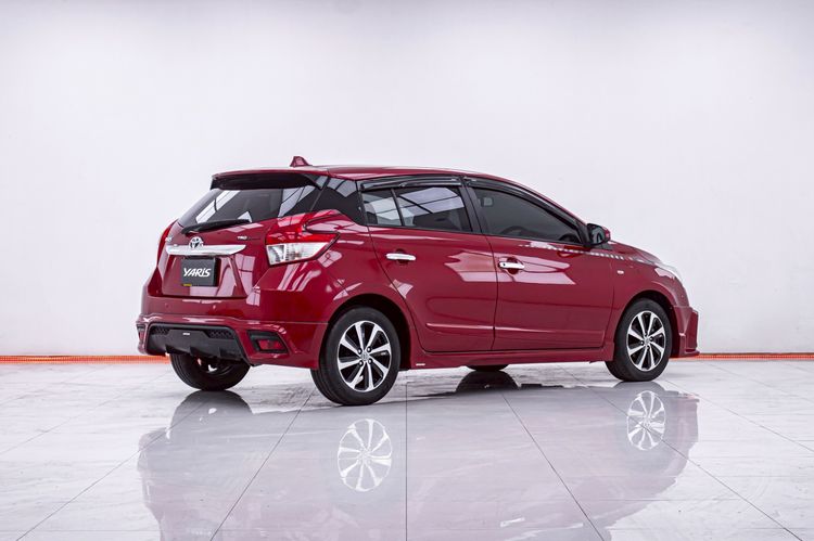 Toyota Yaris 2015 1.2 TRD Sportivo Sedan เบนซิน ไม่ติดแก๊ส เกียร์อัตโนมัติ แดง รูปที่ 4