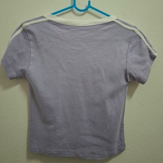 เสื้อครอป คอวี ลายน่ารัก รูปที่ 2