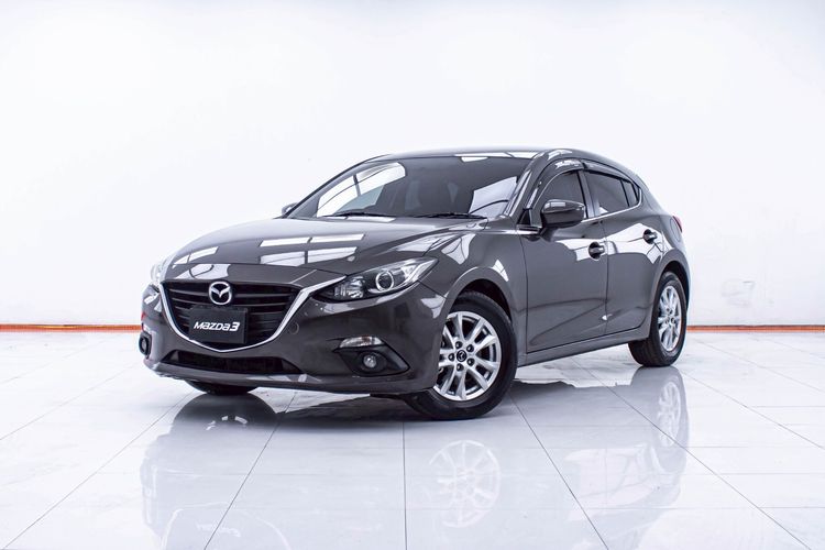 รถ Mazda Mazda3 2.0 C สี น้ำตาล