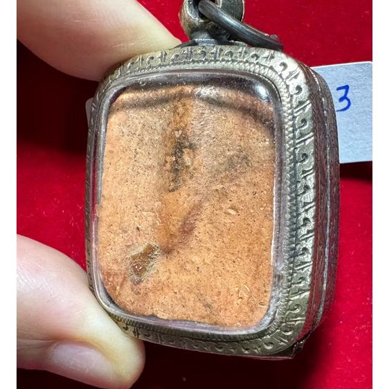 หลวงพ่อปาน วัดบางนมโค พระเครื่องเนื้อดิน รูปทรงห้าเหลี่ยม ในตลับหน้าลงยา รูปที่ 2