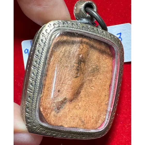 หลวงพ่อปาน วัดบางนมโค พระเครื่องเนื้อดิน รูปทรงห้าเหลี่ยม ในตลับหน้าลงยา รูปที่ 3