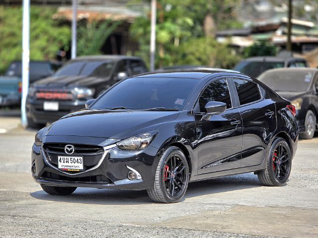 Mazda Mazda 2 2015 1.3 SP Sports Sedan เบนซิน ไม่ติดแก๊ส เกียร์อัตโนมัติ ดำ รูปที่ 4