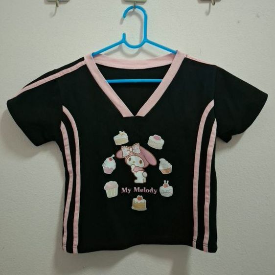 แขนสั้น ดำ เสื้อครอป คอวี ลายน่ารัก ขอบชมพู