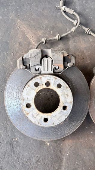 จานเบรค BMW พร้อมผ้าเบรคและคาลิปเปอร์เบรค ครบชุด E90 E84 X1  รูปที่ 6