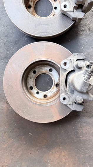 จานเบรค BMW พร้อมผ้าเบรคและคาลิปเปอร์เบรค ครบชุด E90 E84 X1  รูปที่ 3