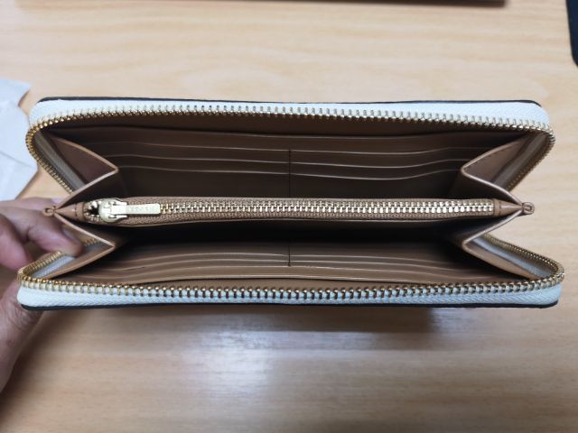 กระเป๋าสตางค์ใบยาว Coach ลายดอกไม้ ของแท้ สภาพใหม่ รุ่น Accordion Zip Wallet รูปที่ 5