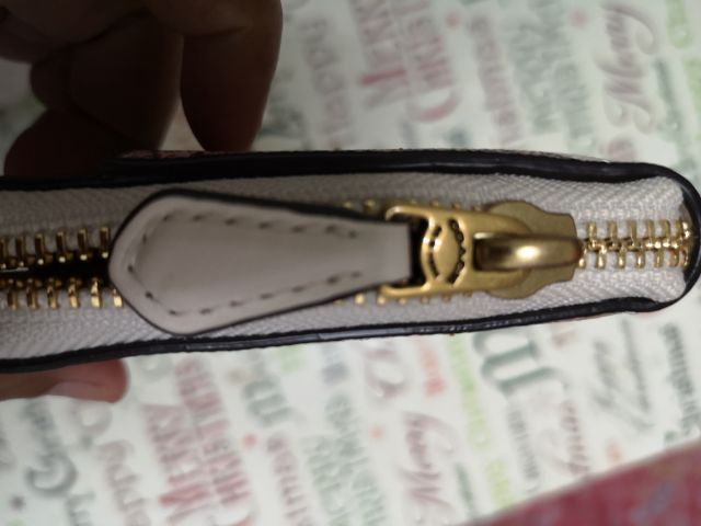 กระเป๋าสตางค์ใบยาว Coach ลายดอกไม้ ของแท้ สภาพใหม่ รุ่น Accordion Zip Wallet รูปที่ 6