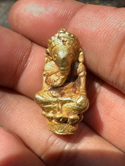 พระพิฆเนศนั่งบัว กรุวัดมหาธาตุลพบุรี แก่ทองโบราน มีคราบกรุ เดิมๆ