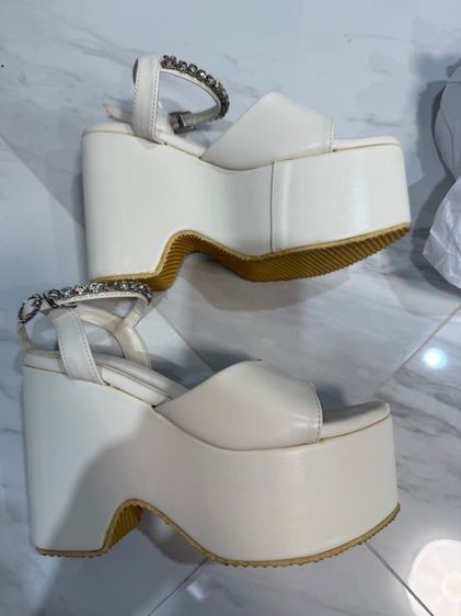 รองเท้า rabbit on the moon รูปที่ 3