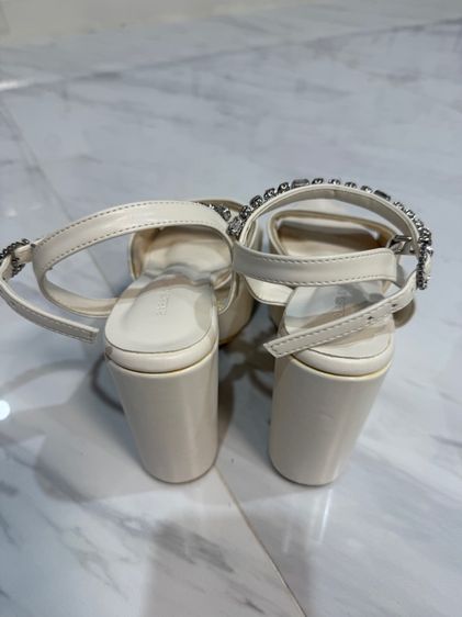 รองเท้า rabbit on the moon รูปที่ 4